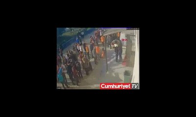 Erkek öğrenciye toka takıp teşhir etti