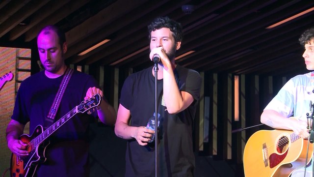 Willy Bárcenas se entrega a su público en Barcelona