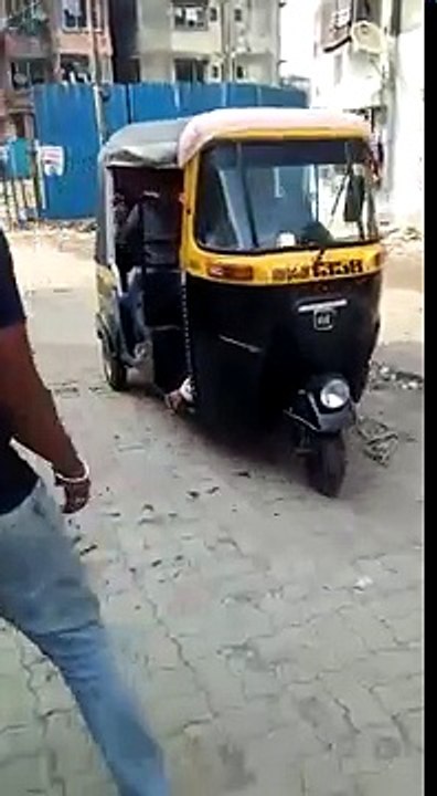 Auto rickshaw stunt Failed...!!!
