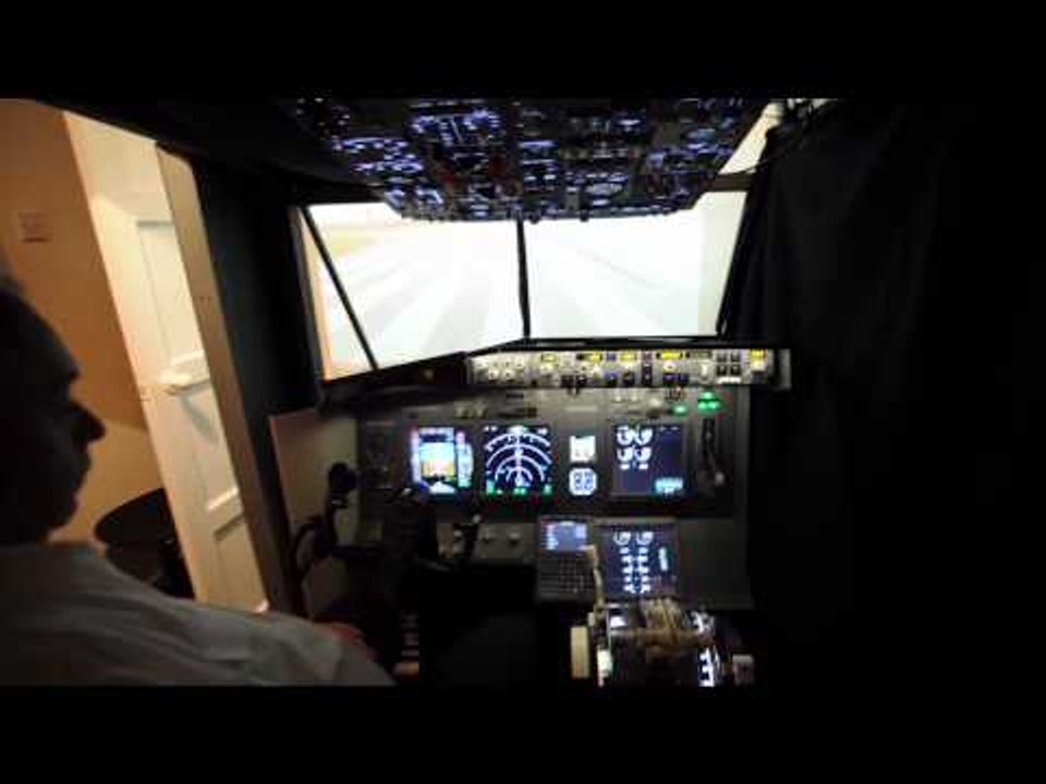 Man creates the cockpit of a Boeing 737-800  in...