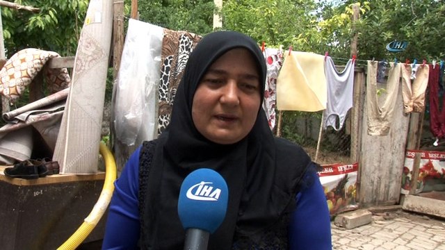Evlerini su basan aileler yaralarını sarıyor