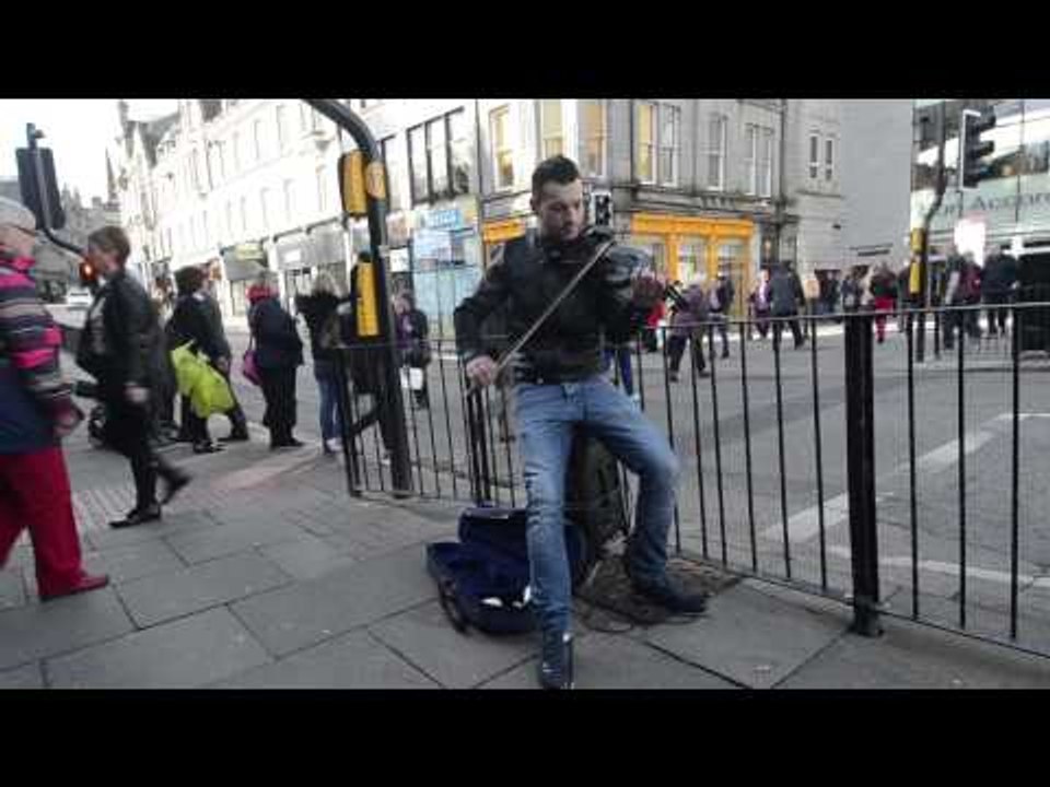 Romanian violinist busker becomes internet sensation in home country