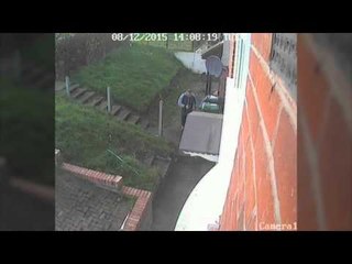 'Fake neighbour' steals Amazon delivery containing £200 of Christmas gifts