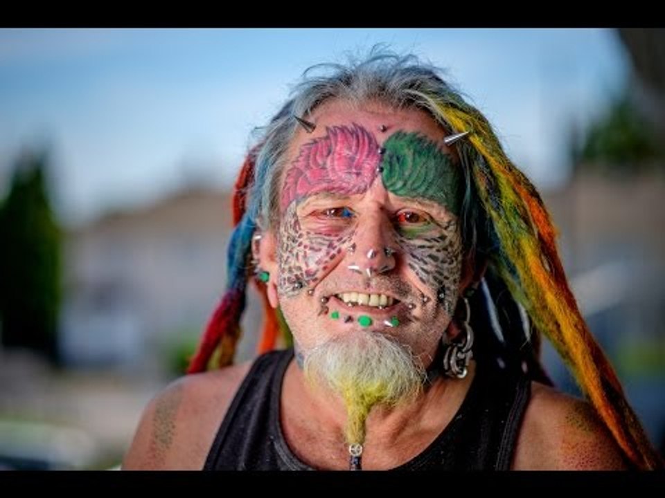 A man with more than 100 tattoos has inked his EYEBALLS.