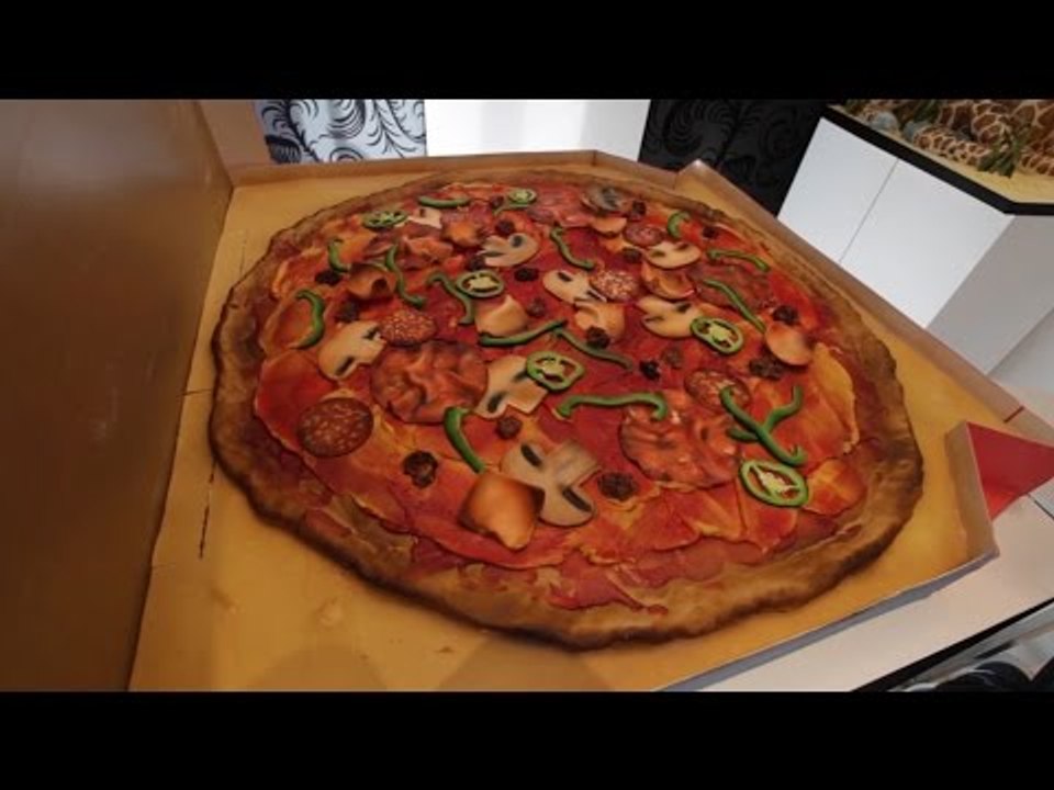 Bakers create massive 70kg cake which looks like a real pizza