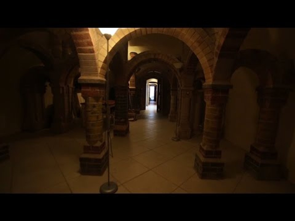 Two-bed cottage with HUGE cave conversion put o...