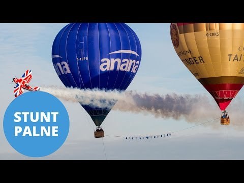 Pilot Performs The World First Knife-Edge Aerobatics