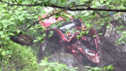 Dereye uçan araçtaki kayıp sürücü dün geceden bu yana aranıyor