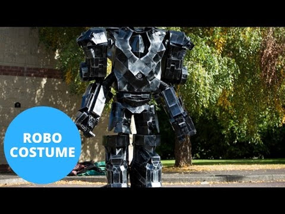 Comic Con Fan Makes Insane Costume Entirely Out Of Recycled Scraps