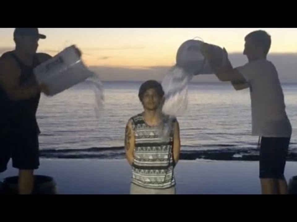 Louis Tomlinson ( One Direction ) Takes On The ALS 'Ice Bucket Challenge' ! Nominates Arsene Wenger