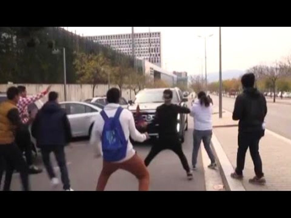 Messi Doesn’t Stop For Barça Fans, Almost Runs Them Over In His Cadillac Escalade !