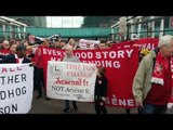 Arsenal Fans Protest Against Arsene Wenger's Management