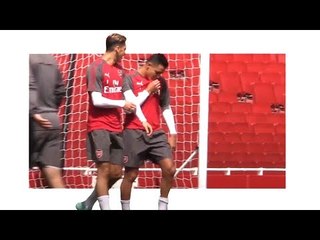 Alexis Sanchez Kisses Arsenal Badge During Open Emirates Training Session
