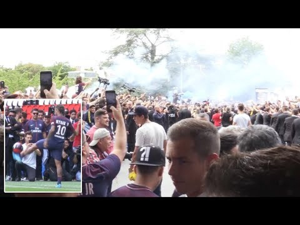 Neymar Swarmed By Fans At Paris Saint-Germain Arrival