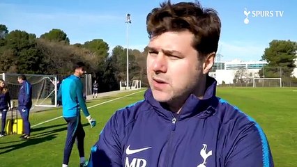 Pochettino durante una concentración del Tottenham en España