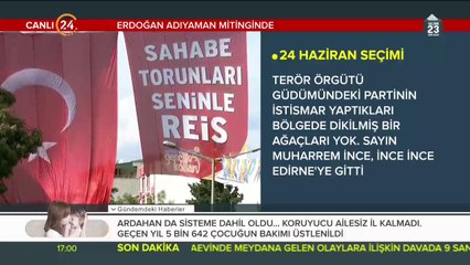 Ekranda saz çalanlar arkada silah tutanların sırtını sıvazlıyordu