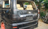 Minibus Diamuk Massa Diduga Usai Tabrak 3 Pengendara Motor