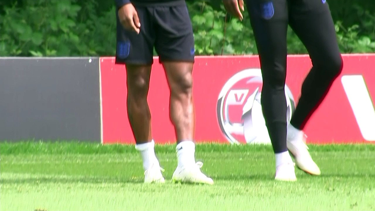 Gareth Southgate defends striker Raheem Sterling