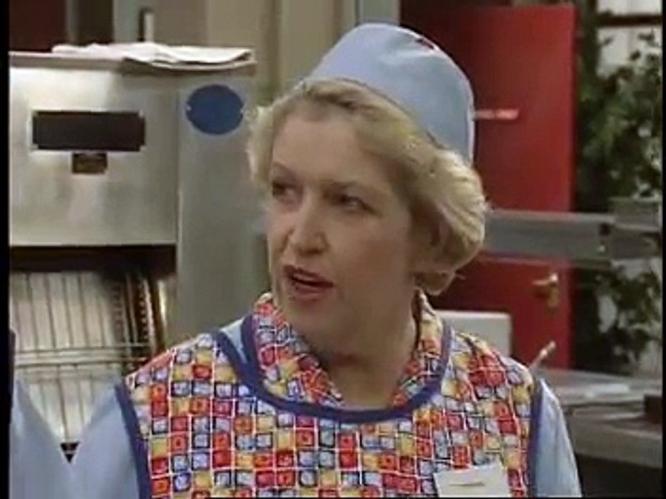 Dinnerladies S02E01 BBC Catering