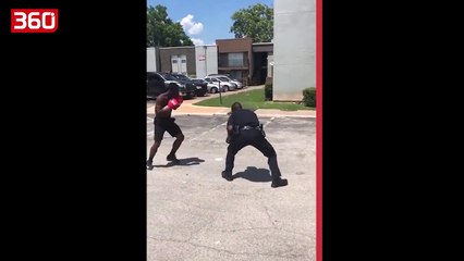 Të rinjtë e sfidojnë policin në një ndeshje boksi, ai vë menjëherë dorezat dhe...(360video)