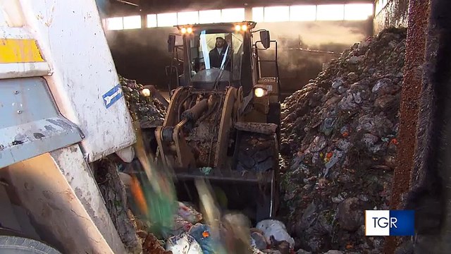 Troppa indifferenziata a Roma, 5 milioni di tonnellate in Puglia. La colpa non è della Raggi ma di chi non differenzia