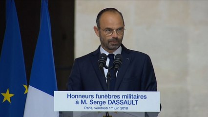 Édouard Philippe rend hommage à Serge Dassault