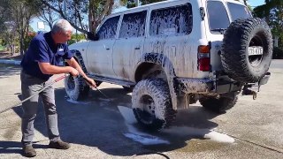 Touchlessly cleaning a muddy 4x4