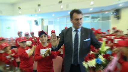 Dündar, Mardinli terör mağduru çocukları ağırladı