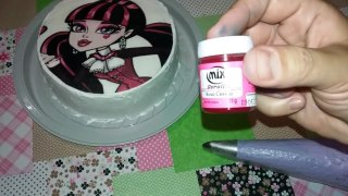 Bolo da Monster High de chantilly com papel arroz