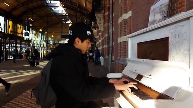 Yirumas River flows in you & Pachelbels Canon in D public piano cover @ station Nijmegen (NL)