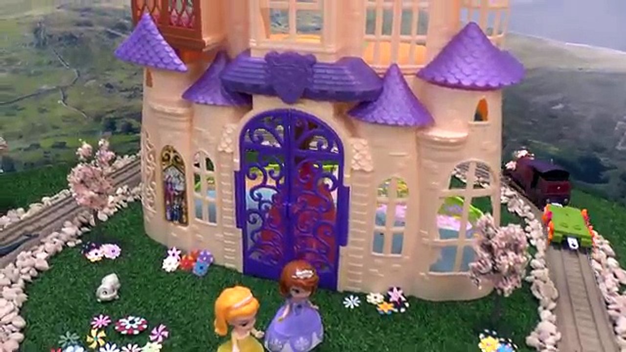 Disney Princess Sofia Kinder Surprise Eggs Frozen Play Doh Hello Kitty Thomas & Friends Egg Lady