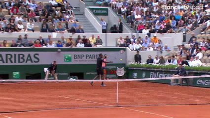 Roland-Garros 2018 : Monfils sort une amortie... à l'aveugle !