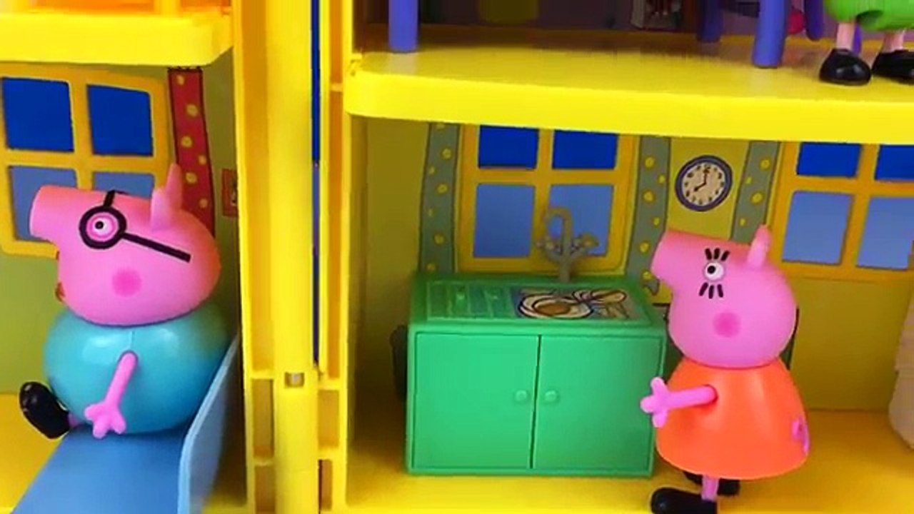 PEPPA WUTZ UND SCHORSCH SPRINGEN IN DEN PFÜTZEN - EIN REGNERISCHES TAG MIT DIE FAMILIE VON PEPPA