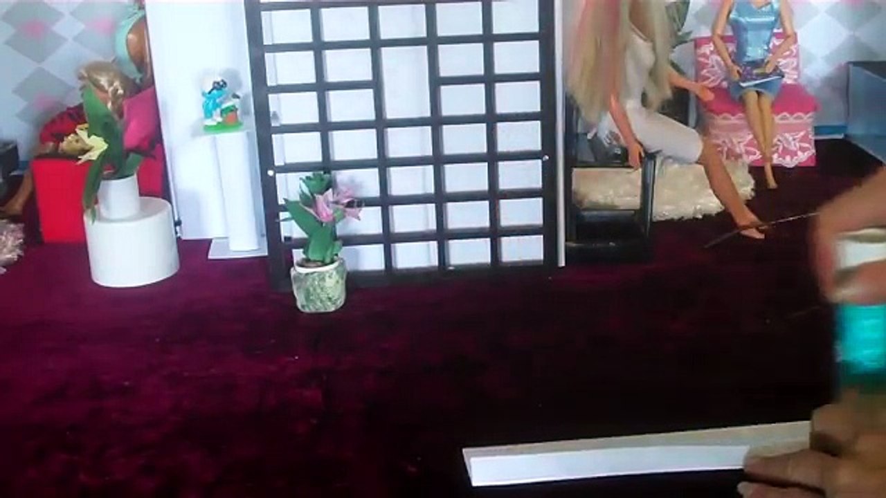 Learn How to Make// Doll House (Part 1)!!