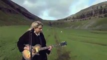 I recently played two songs for ISLANDROADS back home in the Faroe Islands! The first one to be revealed is my cover of Leonard Cohen’s “Bird on the Wire” p