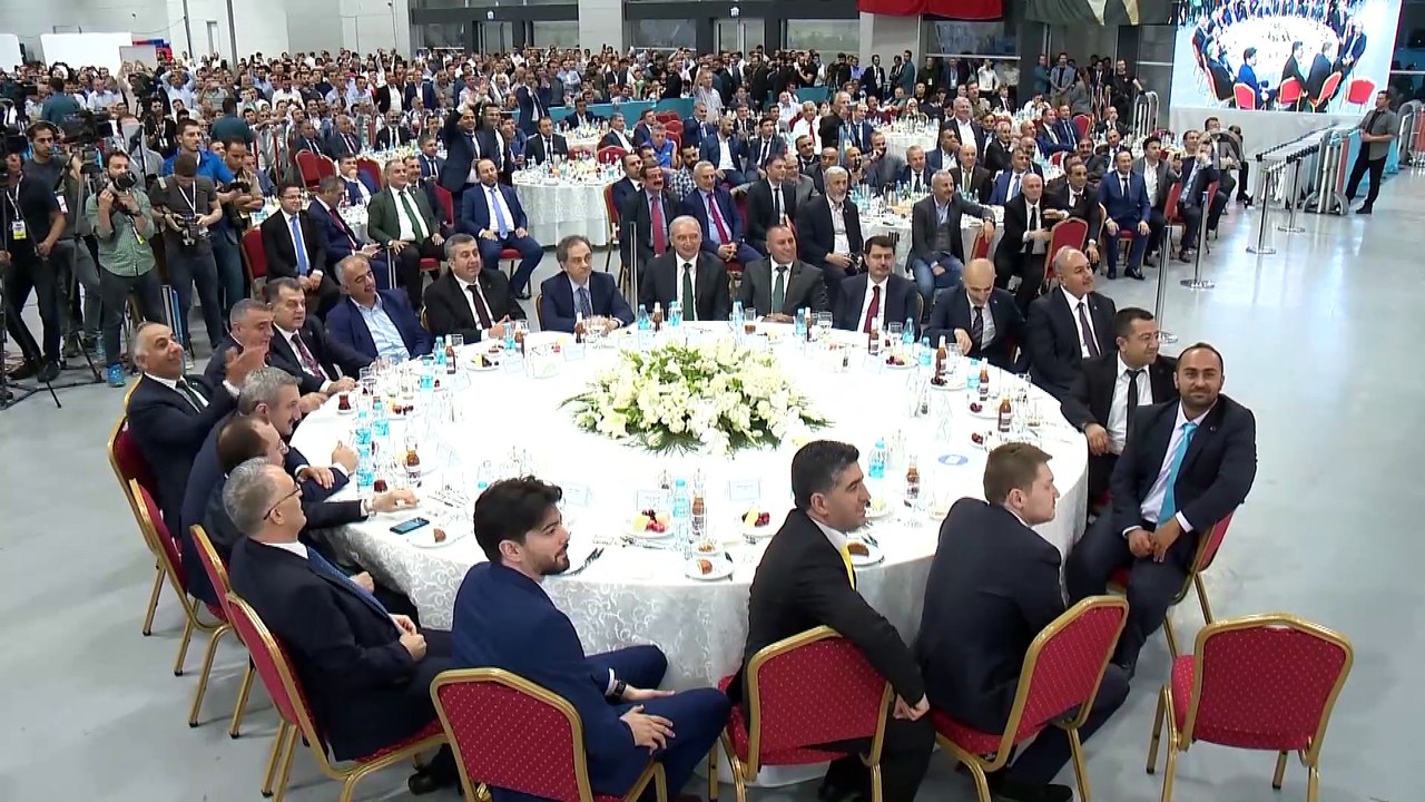 Cumhurbaşkanı Erdoğan: '(Ücretsiz olarak taşınan yolculara karşılık yapılan ödemeler) Ödeme tutarlarını yüzde 33 oranında arttırıyoruz' - İSTANBUL