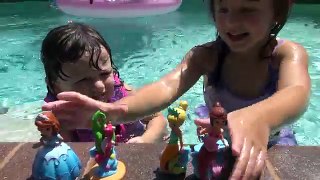 Princess Sofia The First fun at the Pool | Playing in the water with Sofia