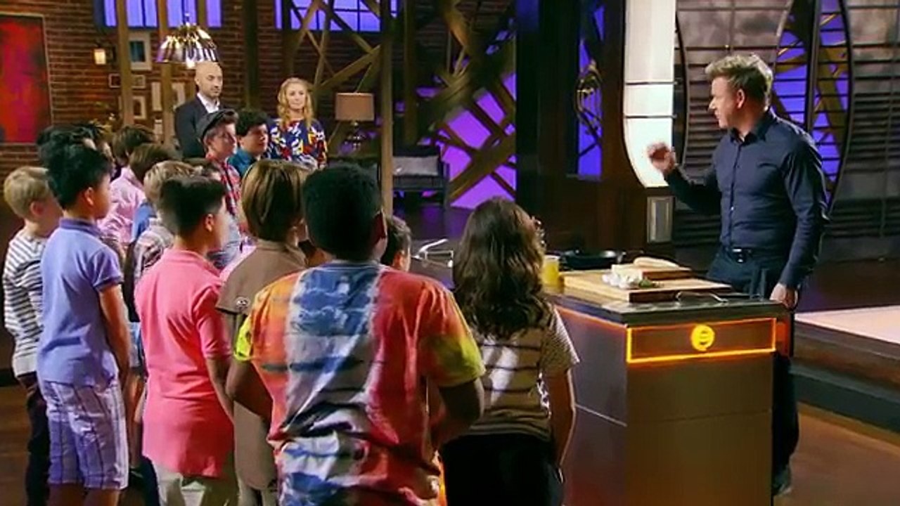 Gordon Ramsay Demonstrates How To Cook A Perfect Chicken Breast | Season 6 Ep. 2 | MASTERCHEF JUNIO