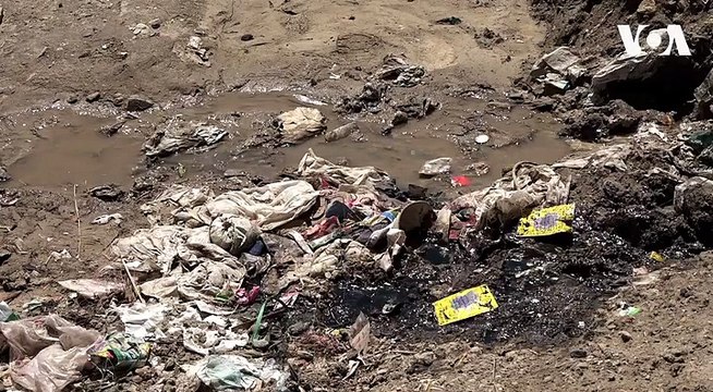 کول حشمت خان که زمانی شکارگاه شاهان و پناهگاه مرغان بود، چهارمین پارک ملی افغانستان است که اکنون به شدت آلوده شده است. این پارک در مساحت ۱۹۱ هکتار زمین در دامن