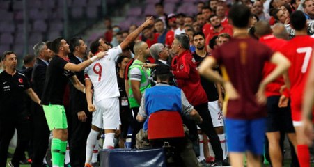 Cenk Tosun: Takım Arkadaşlarım ve Türk Halkından Özür Dilerim