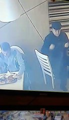 Kujdes, ky person mund të iu vjedhë kuletën nëse e takoni