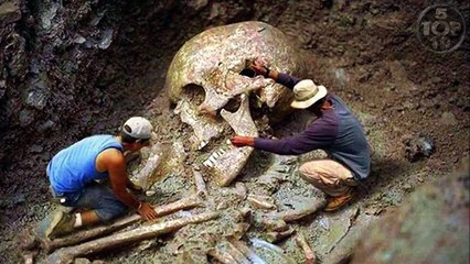 Top 10 Mysterious Things Found in the Desert