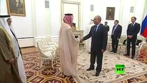 لحظة استقبال فلاديمير بوتين الأمير محمد بن زايد آل نهيان