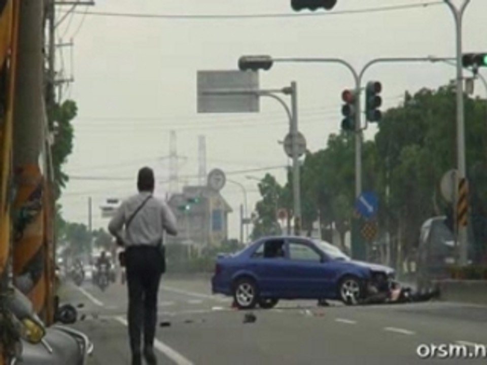 Scooter vs car Vidéo Dailymotion