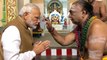 PM Modi offers prayers at Sri Mariamman Temple in Singapore | OneIndia News