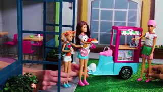Barbie® Enters Her Bistro Cart Into a Cooking Competition | Barbie