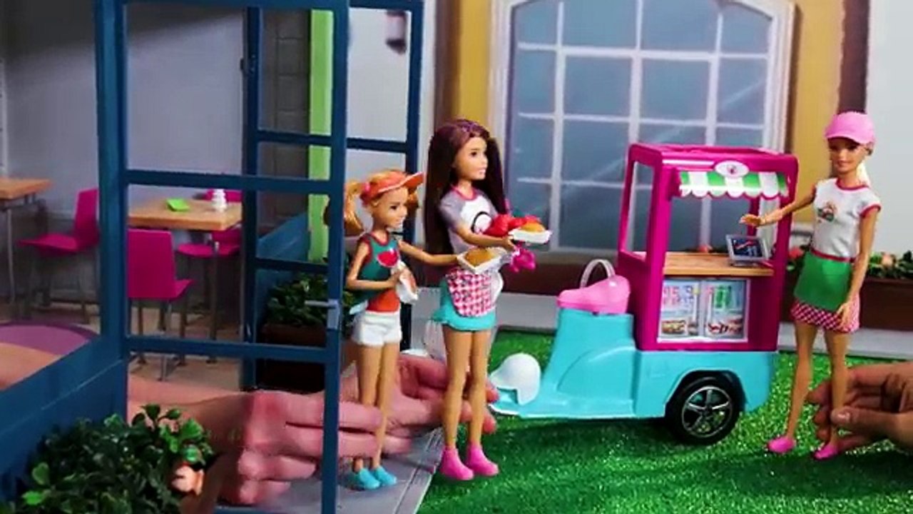 Barbie® Enters Her Bistro Cart Into a Cooking Competition | Barbie