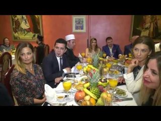 Ora News - Kryegjyshata botërore bektashiane shtron iftar me rastin e muajit të Ramazanit