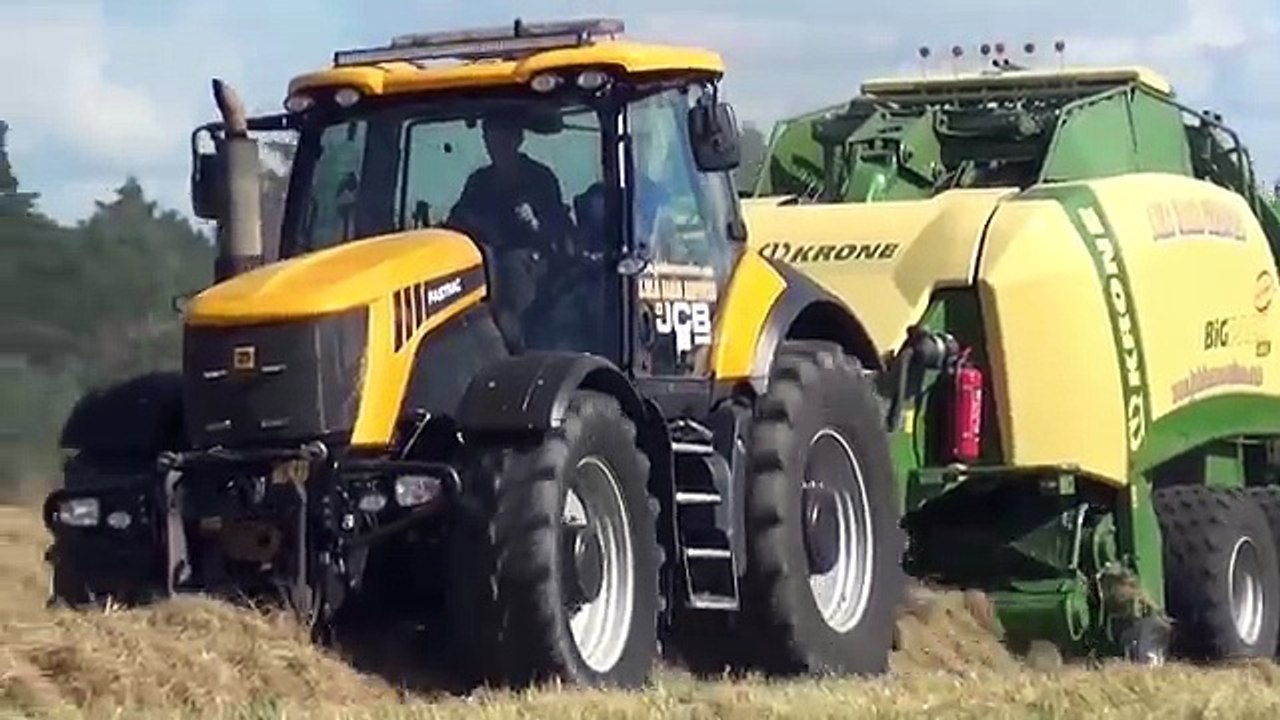 JCB Fastrac 8250 Krone Big Baler
