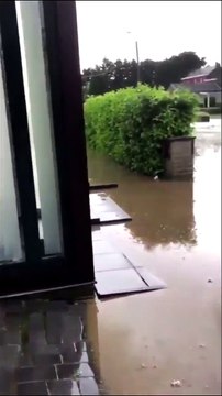 Une montée des eaux et une femme qui pète les plombs